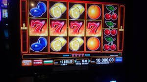 VCT esports match broadcast showing team lineups and live betting odds on buanajitu
